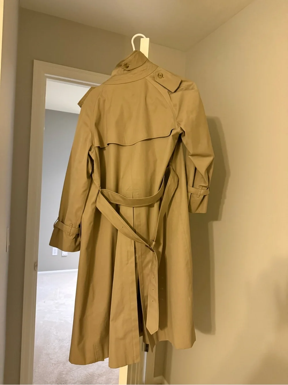 Burberry Beige Trench Coat with Signature Check Lining - Picture 2 of 8